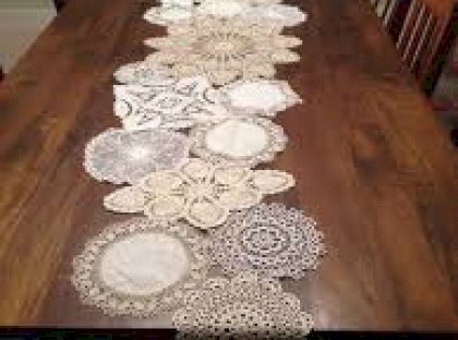 • Table runners & doilies